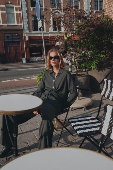 قميص بعقدة وأزرار معدنية - رمادي داكن الخاص بـ Zara - صورة 0