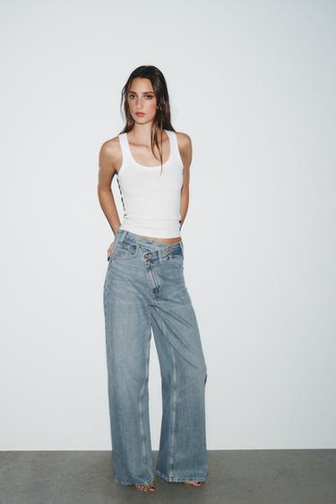 JEANS TRF WIDE LEG بخصر متصالب وسرج عالٍ - أزرق وسط الخاص بـ Zara