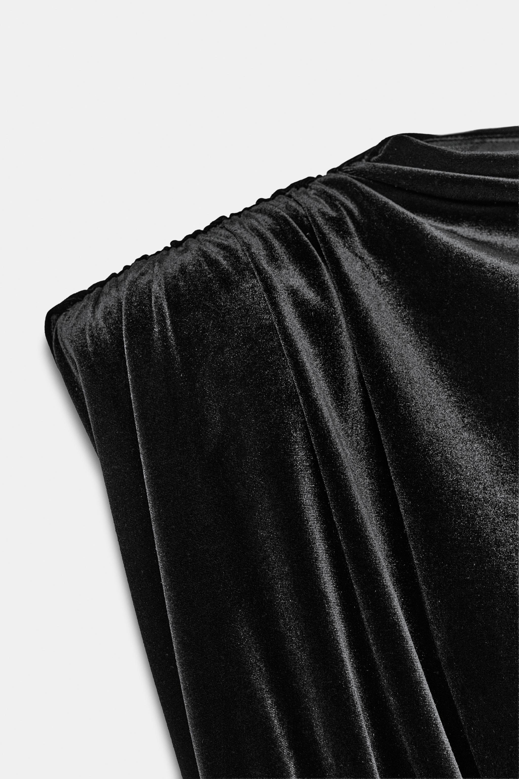 ROBE COURTE EN VELOURS À ÉPAULETTES