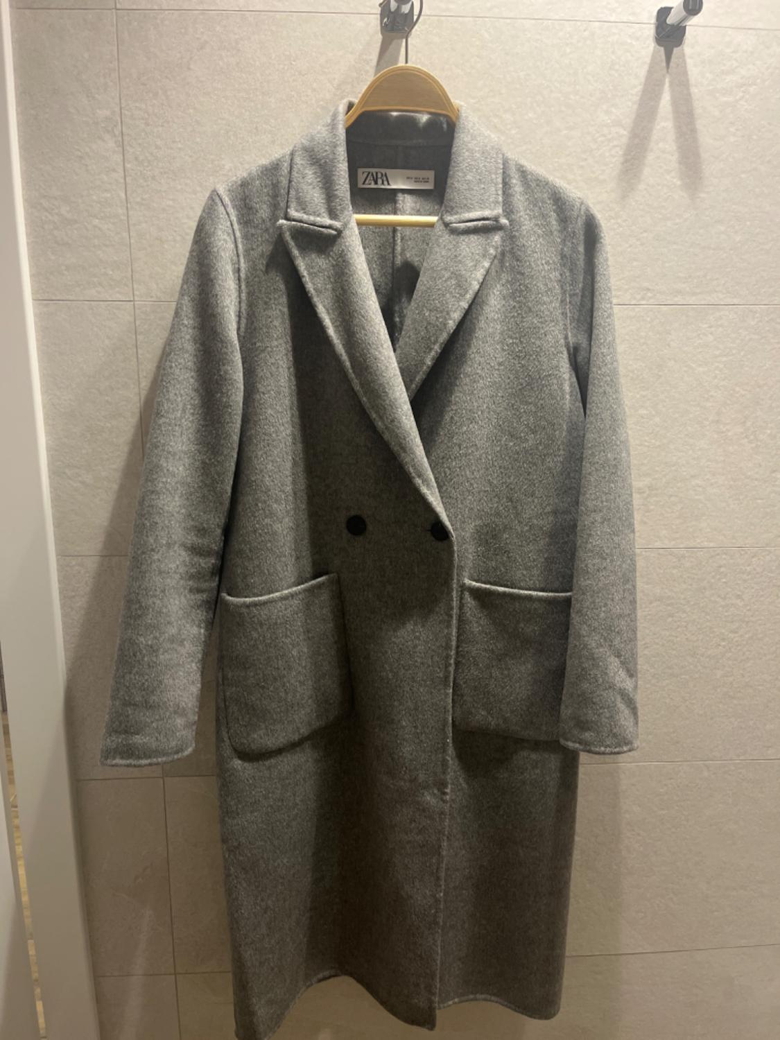 BUTTONED MASCULINE COAT