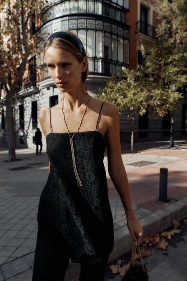 TOP LARGO ENCAJE ASIMÉTRICO - Negro de Zara