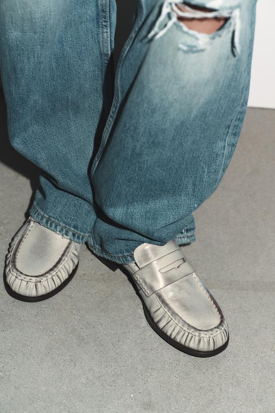 RUFFLED LEATHER LOAFERS