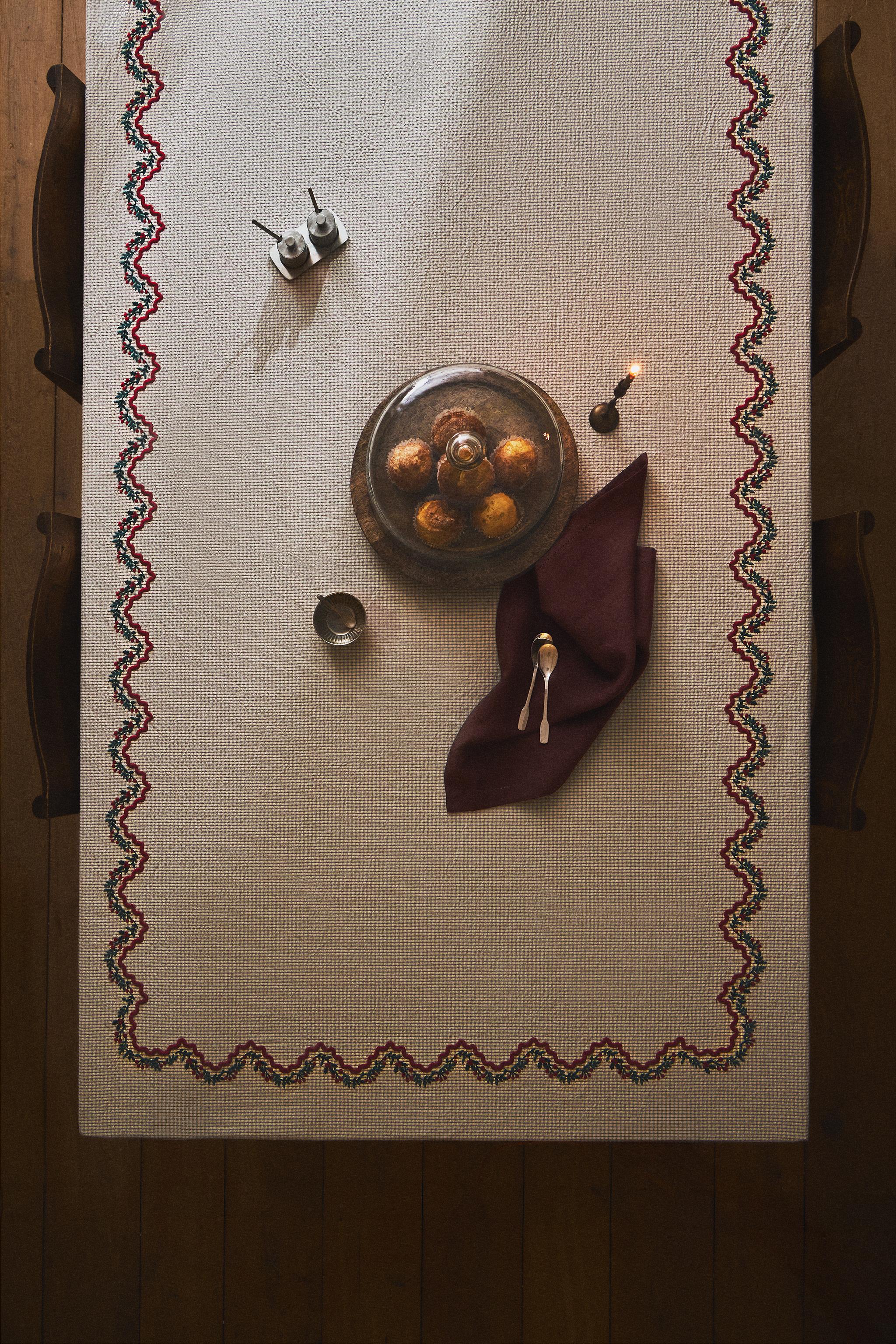 COTTON CHRISTMAS WAVY EMBROIDERY TABLECLOTH