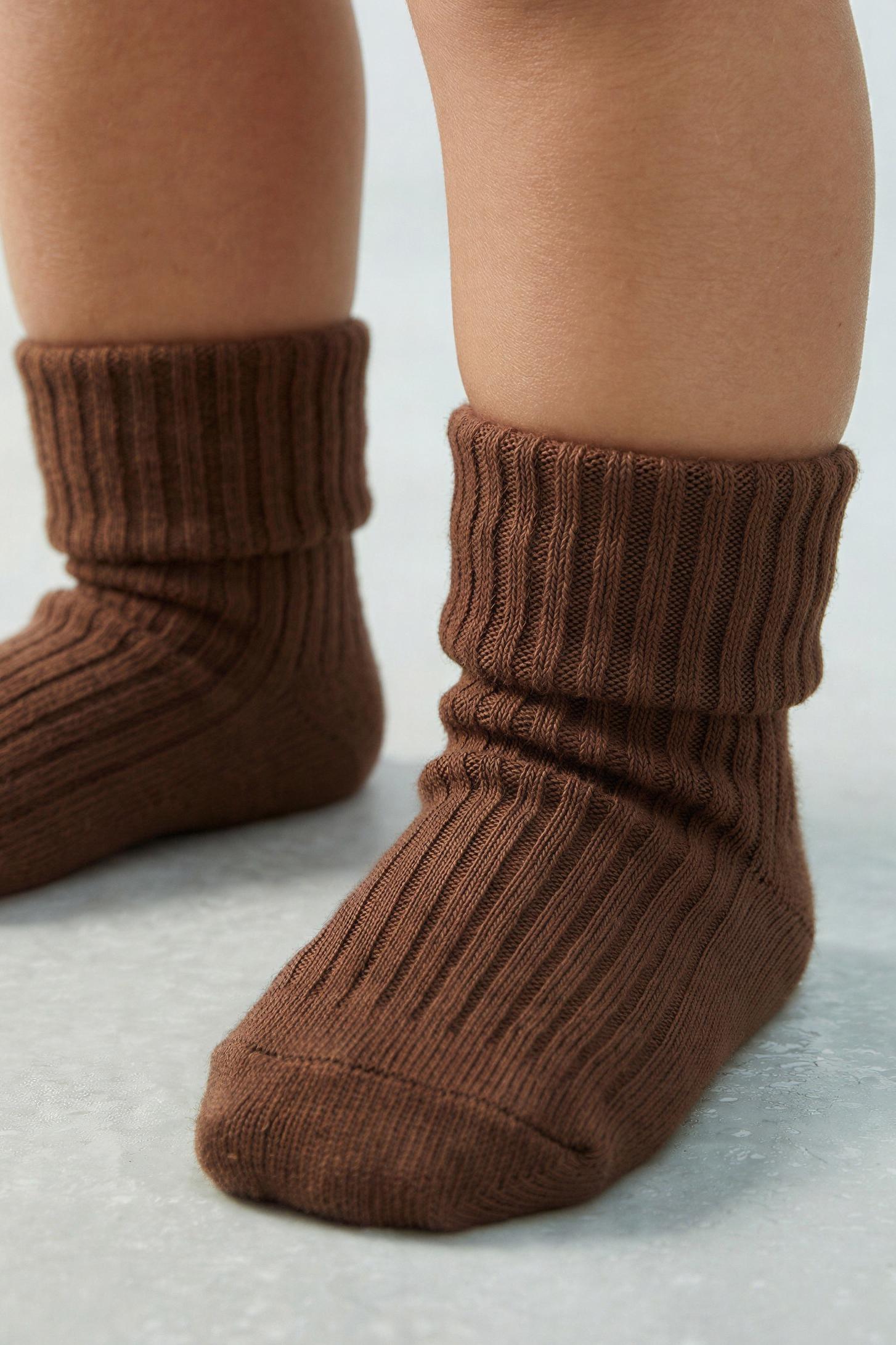 LOT DE QUATRE CHAUSSETTES COULEURS EN BOÎTE
