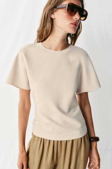 توب CUT OUT بأكمام قصيرة - خَام الخاص بـ Zara