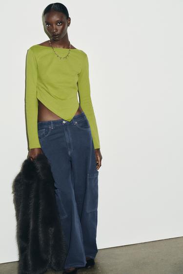 CAMISETA CUELLO BARCO ASIMÉTRICA - VERDE de Zara