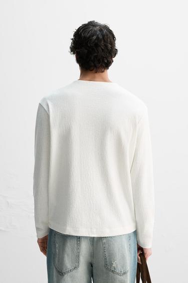 T-SHIRT À COL BOUTONNÉ - Écru de Zara - Image 3