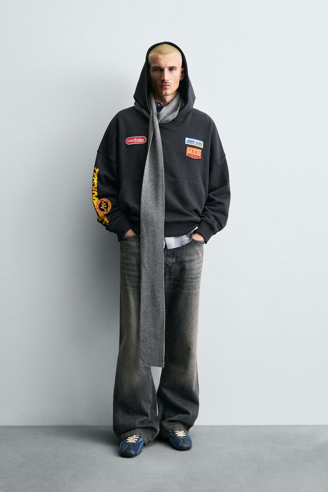 КОМБИНИРОВАННАЯ ТОЛСТОВКА С НАШИВКАМИ ZARA