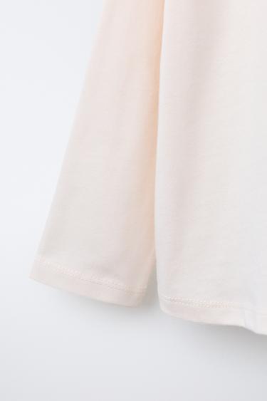 T-SHIRT AVEC DÉTAIL BRODÉ - Écru moyen de Zara - Image 3