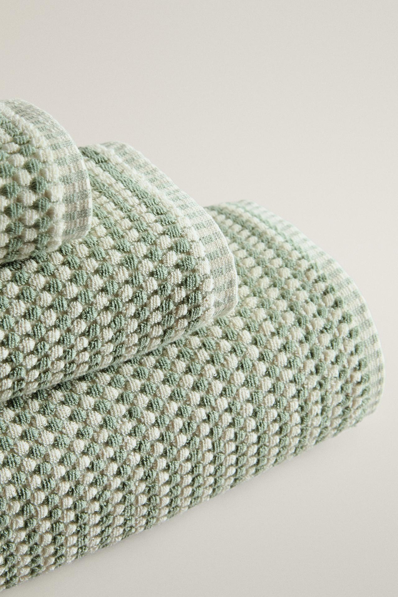 TEXTURED COTTON BATH TOWEL — Sea green