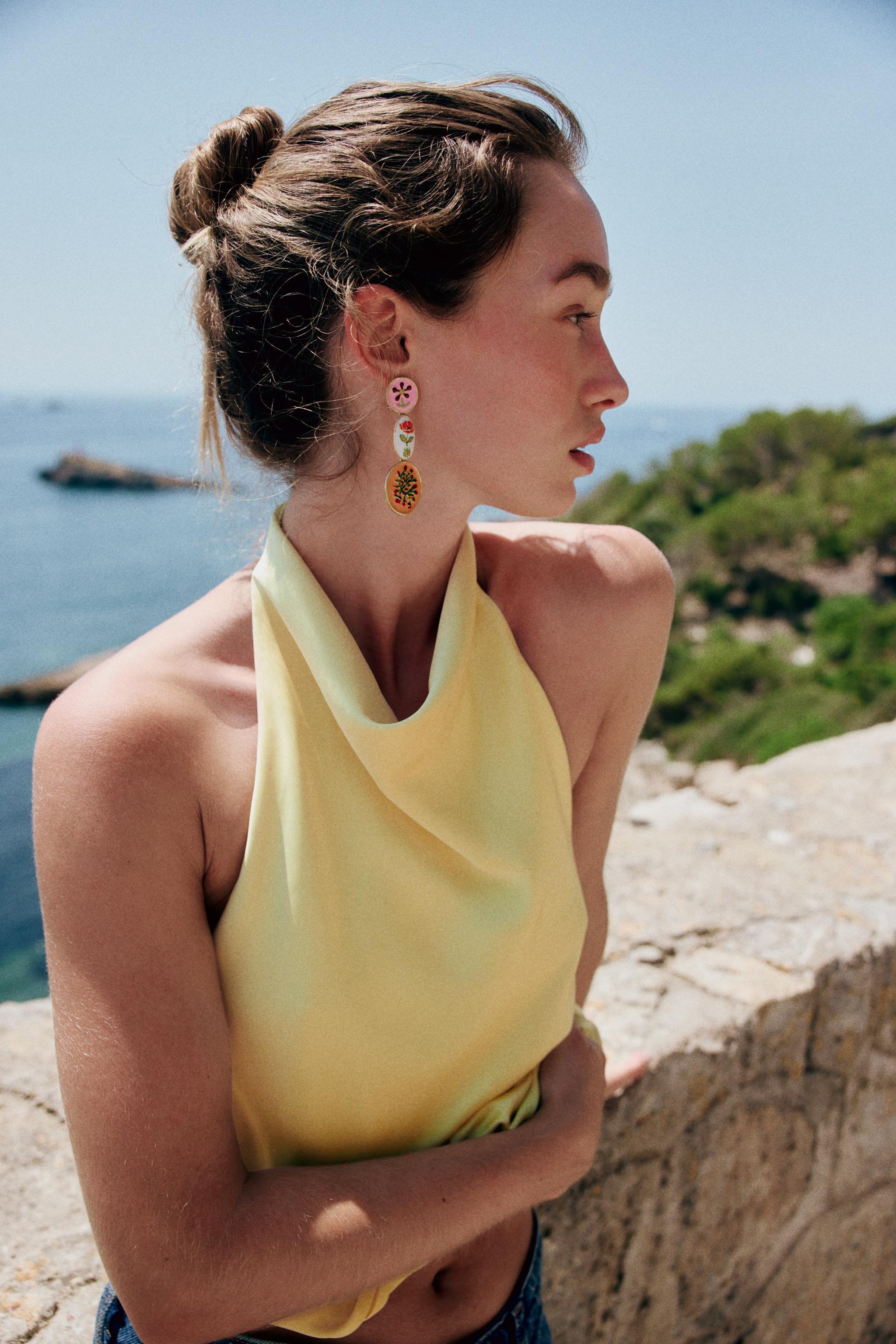 Женские аксессуары Zara RESIN CHARM EARRINGS