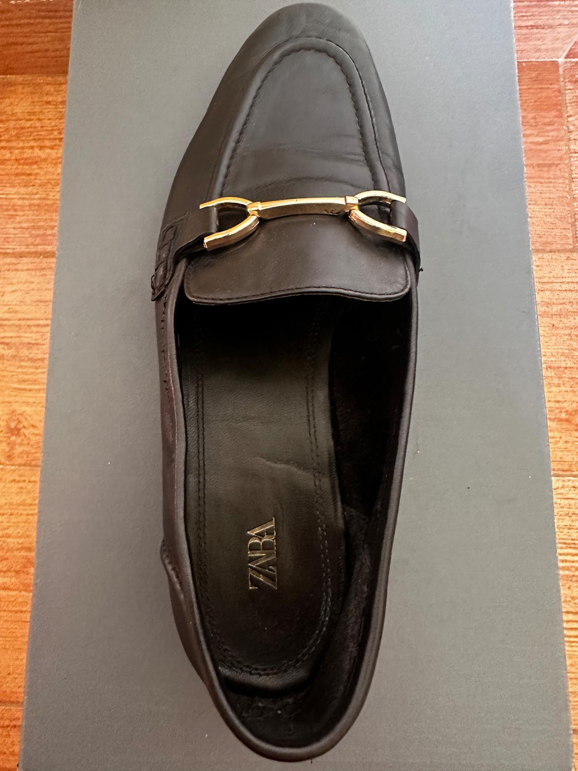 SPLIT LEATHER LOAFERS WITH CHAIN DETAIL - Image 3