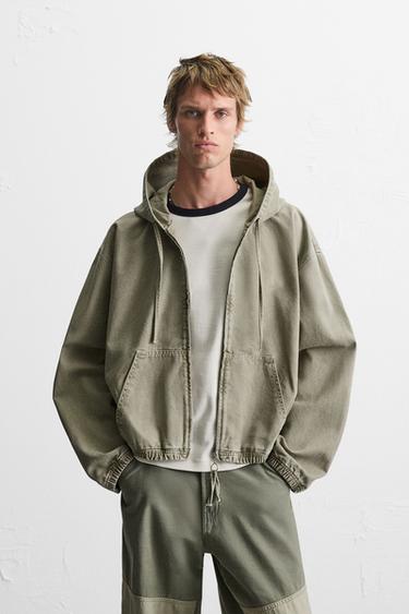 CAZADORA LAVADA CAPUCHA - Khaki de Zara