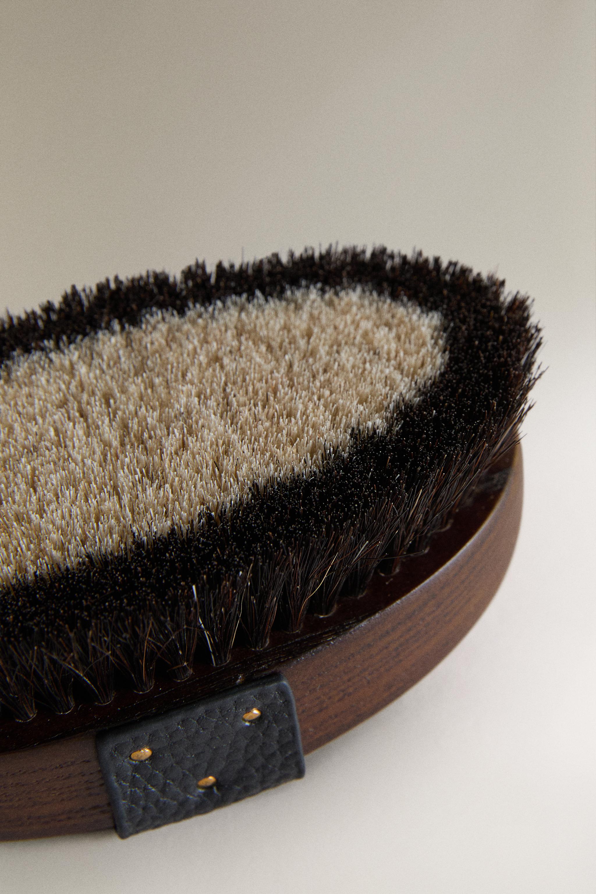 BROSSE CHAUSSURES ET VÊTEMENTS