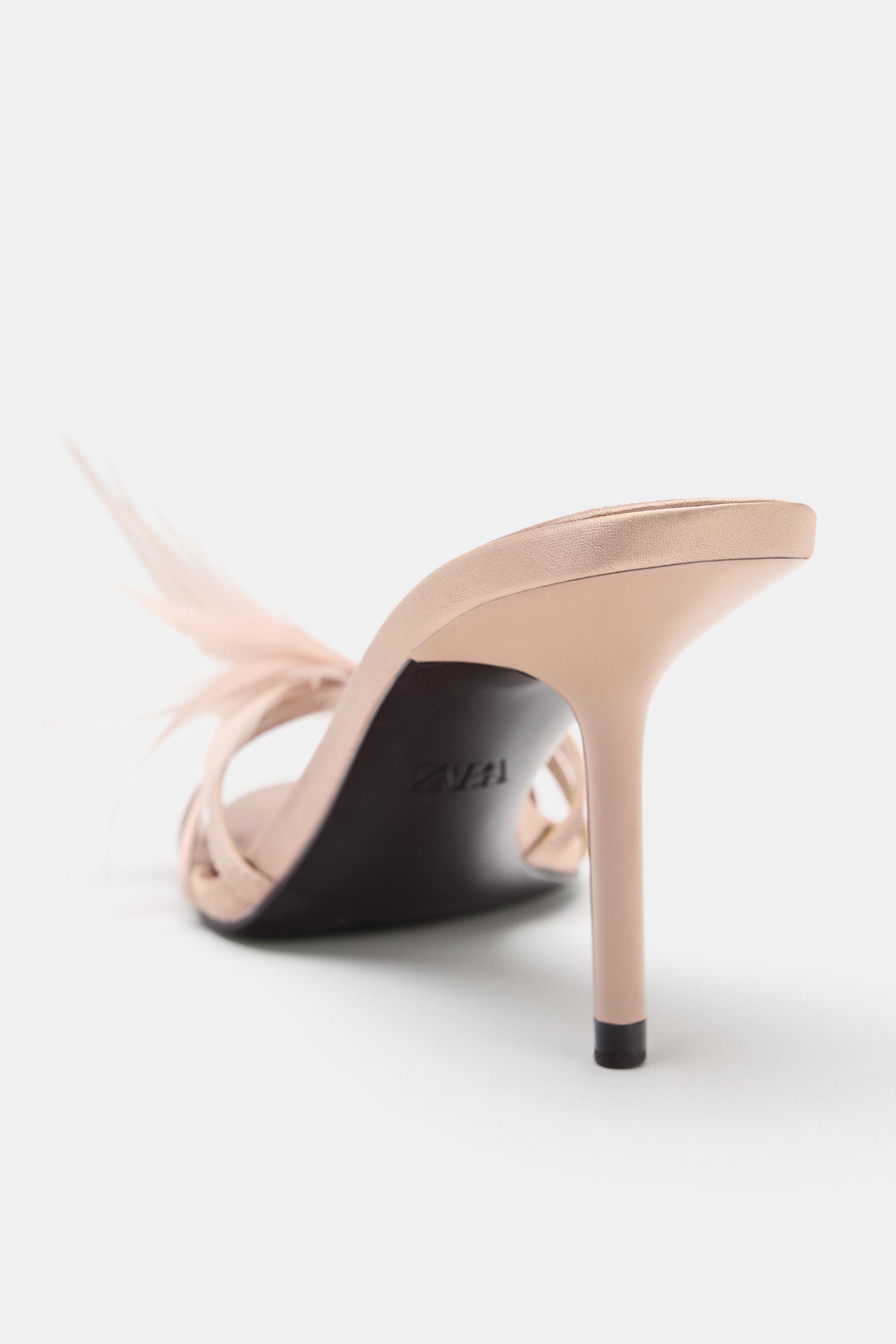 Женские сандалии Zara FEATHER DETAIL HEELED SANDALS — фото 7