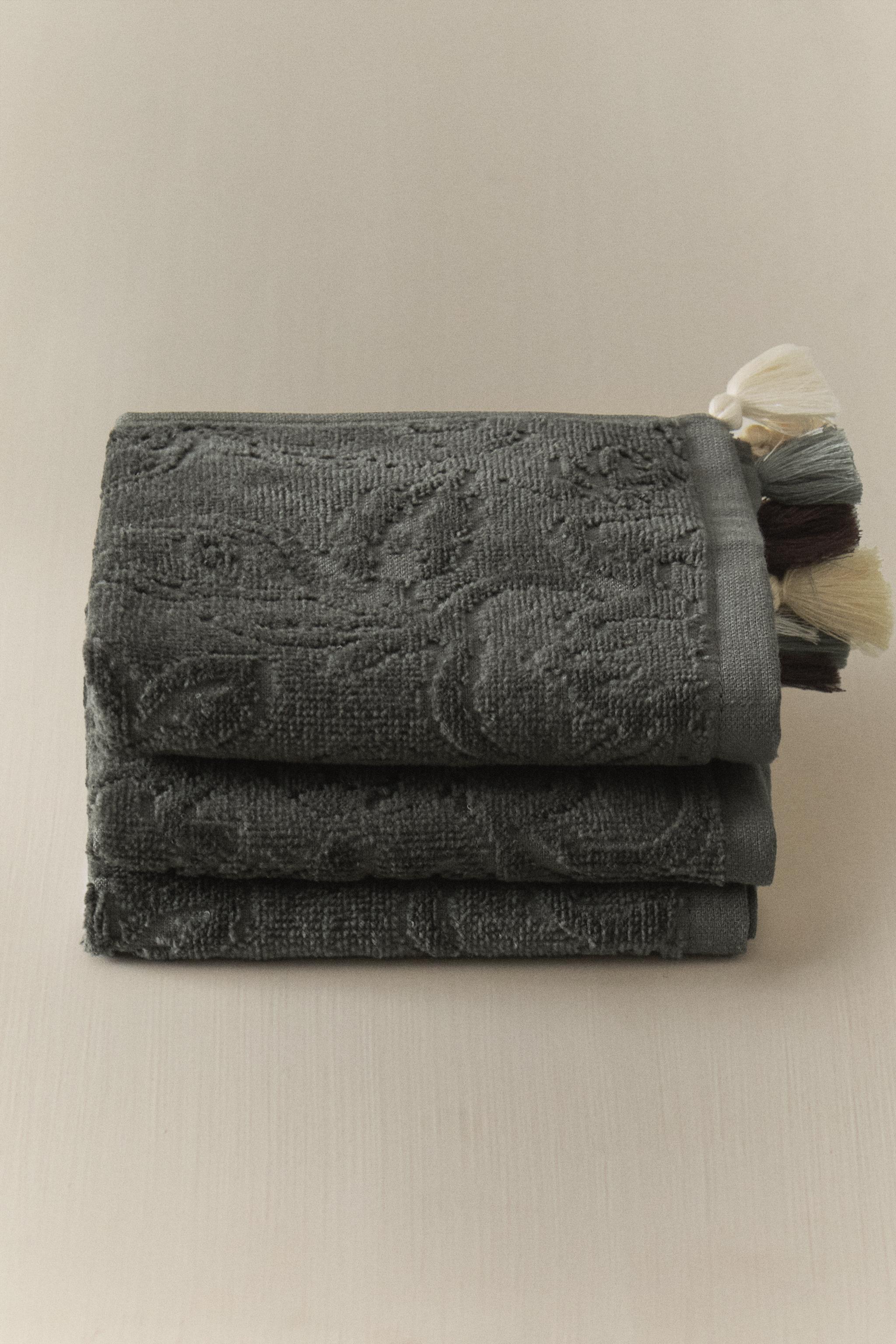 PACK OF HAND TOWELS WITH TASSELS (PACK OF 3