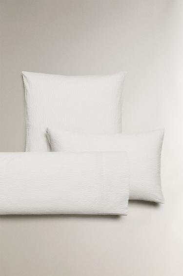 TEXTURED PILLOWCASE – Antikfehér a ZARA-tól