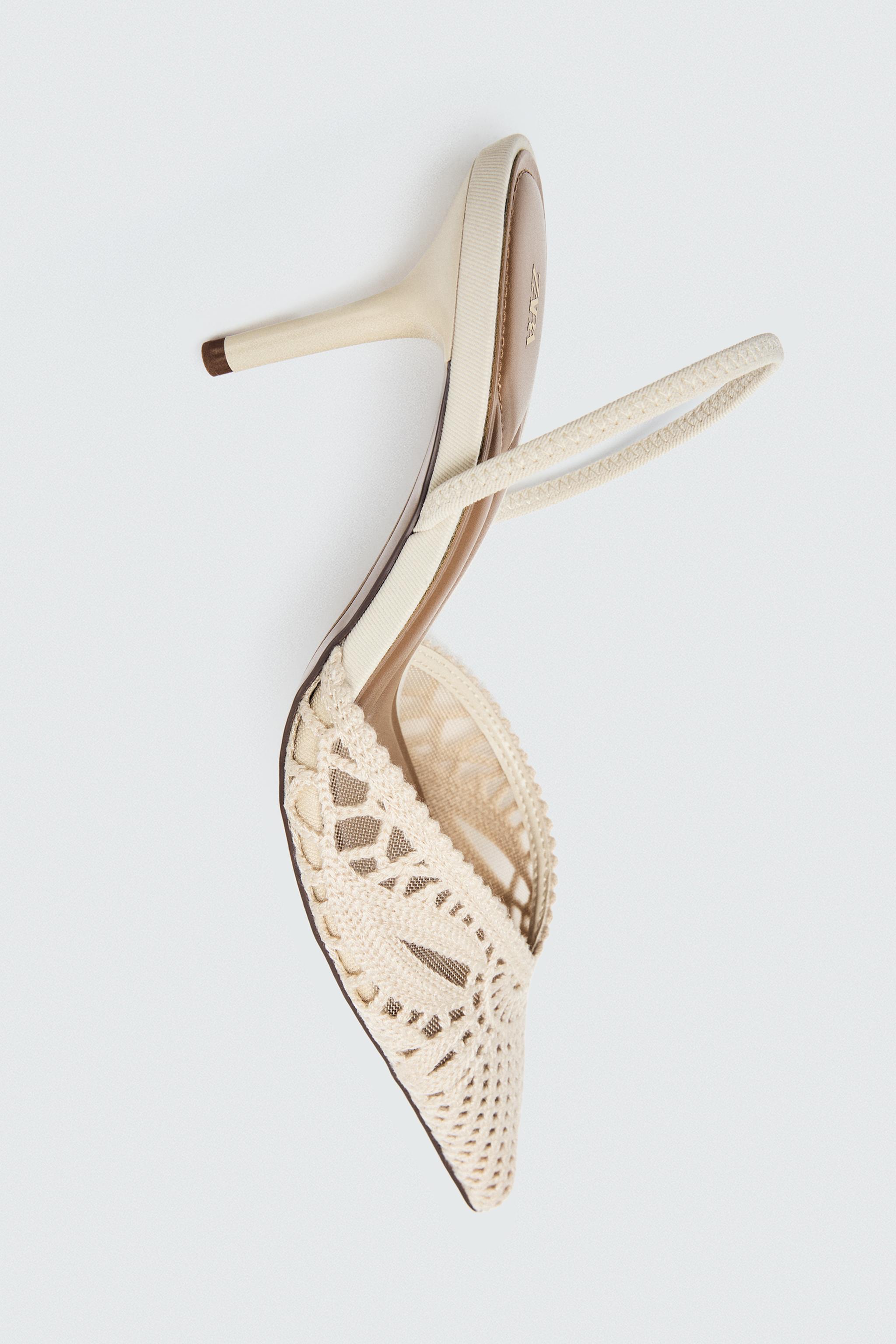 HEELED SHOES WITH PERFORATED TOP
