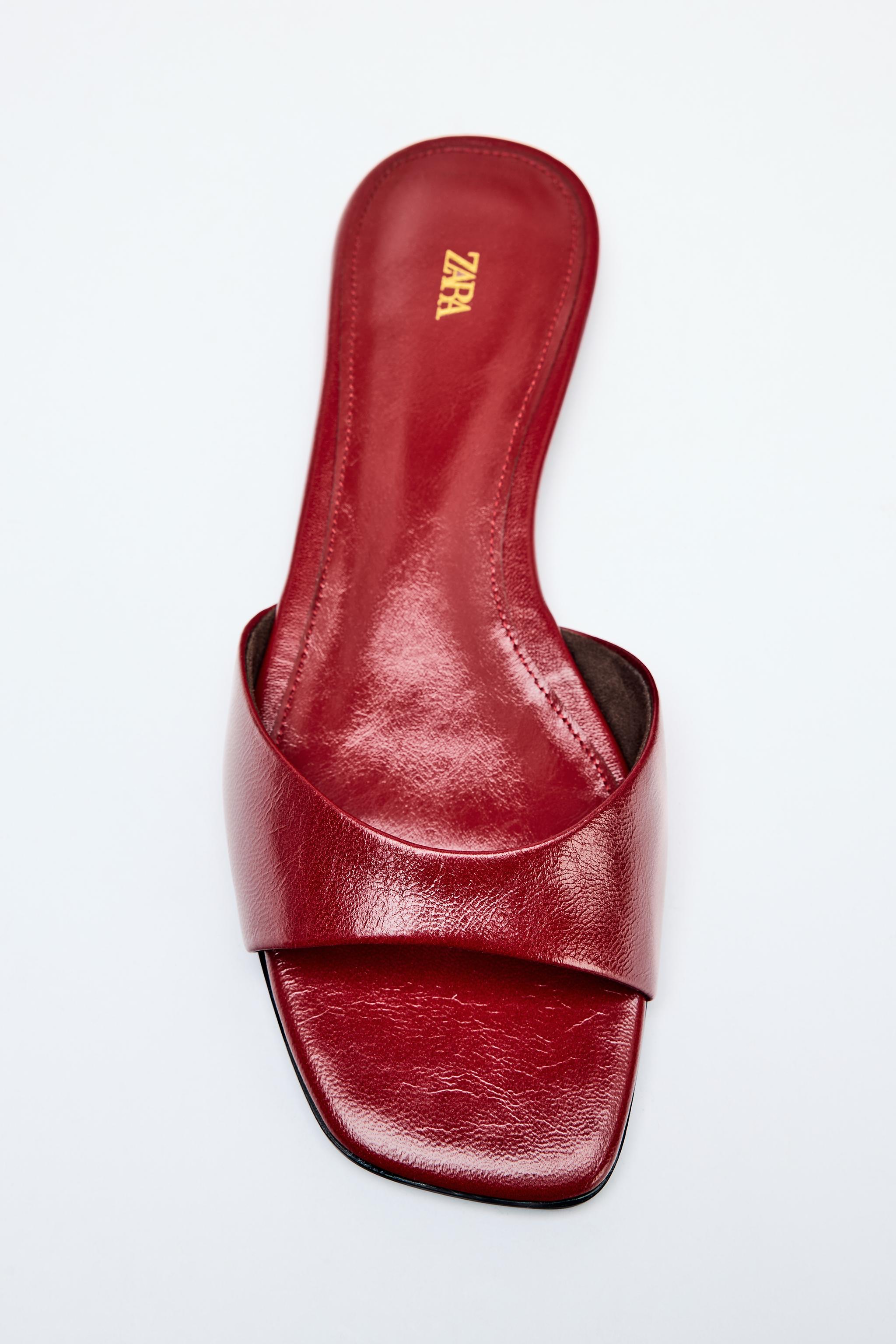FLAT LEATHER SANDALS