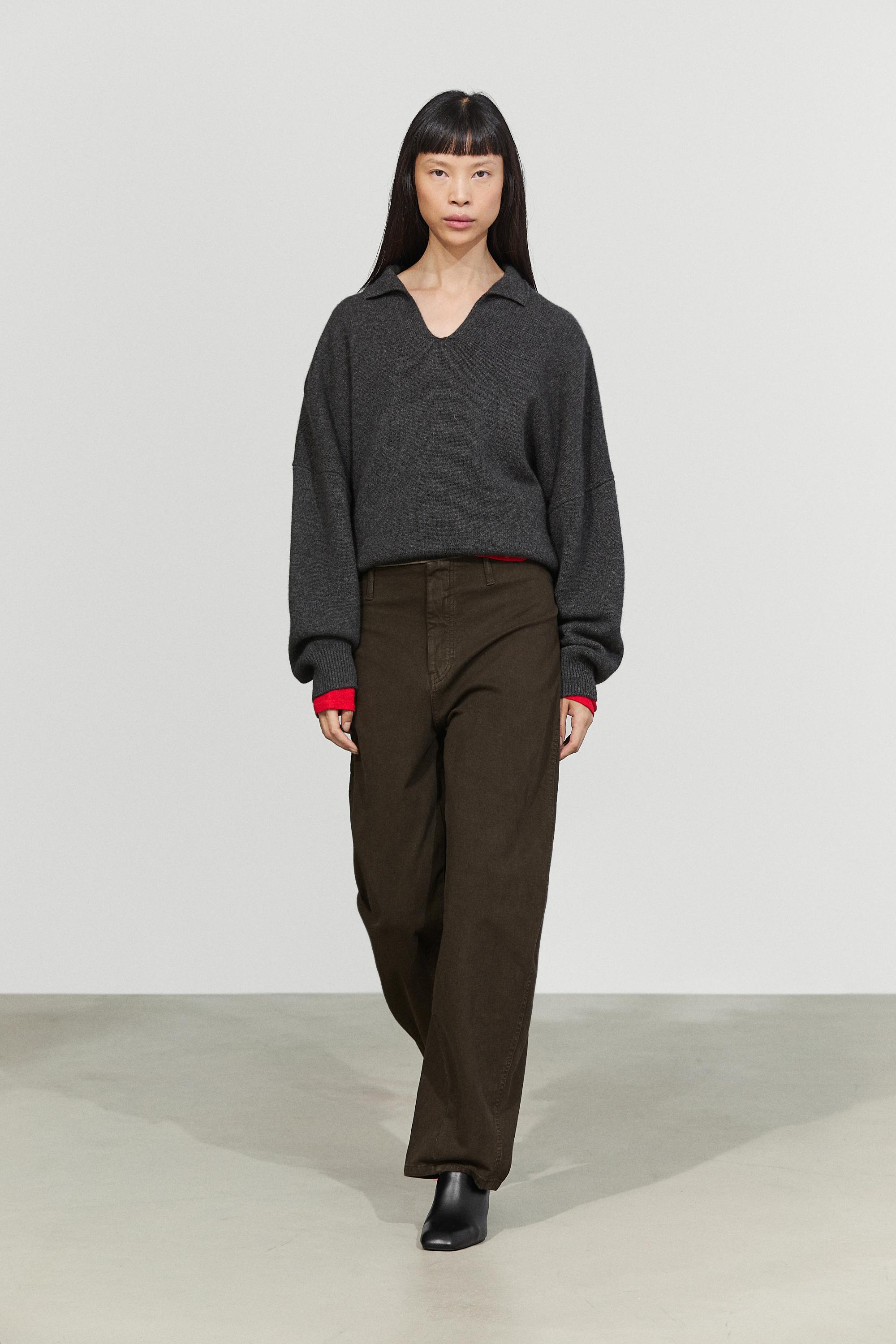 Pants carrot fit seam details
