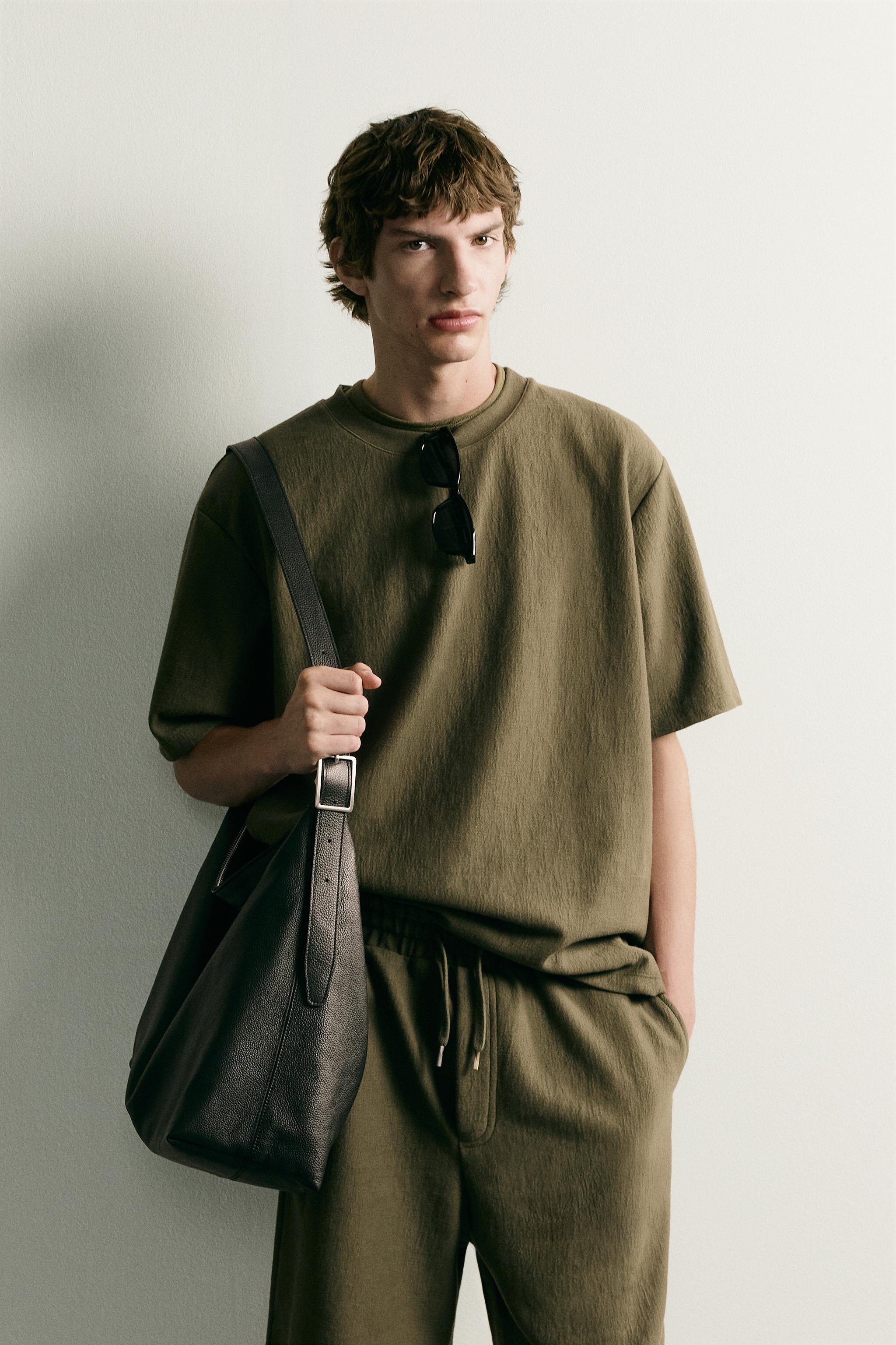 RELAXED FIT TEXTURED T-SHIRT — Khaki
