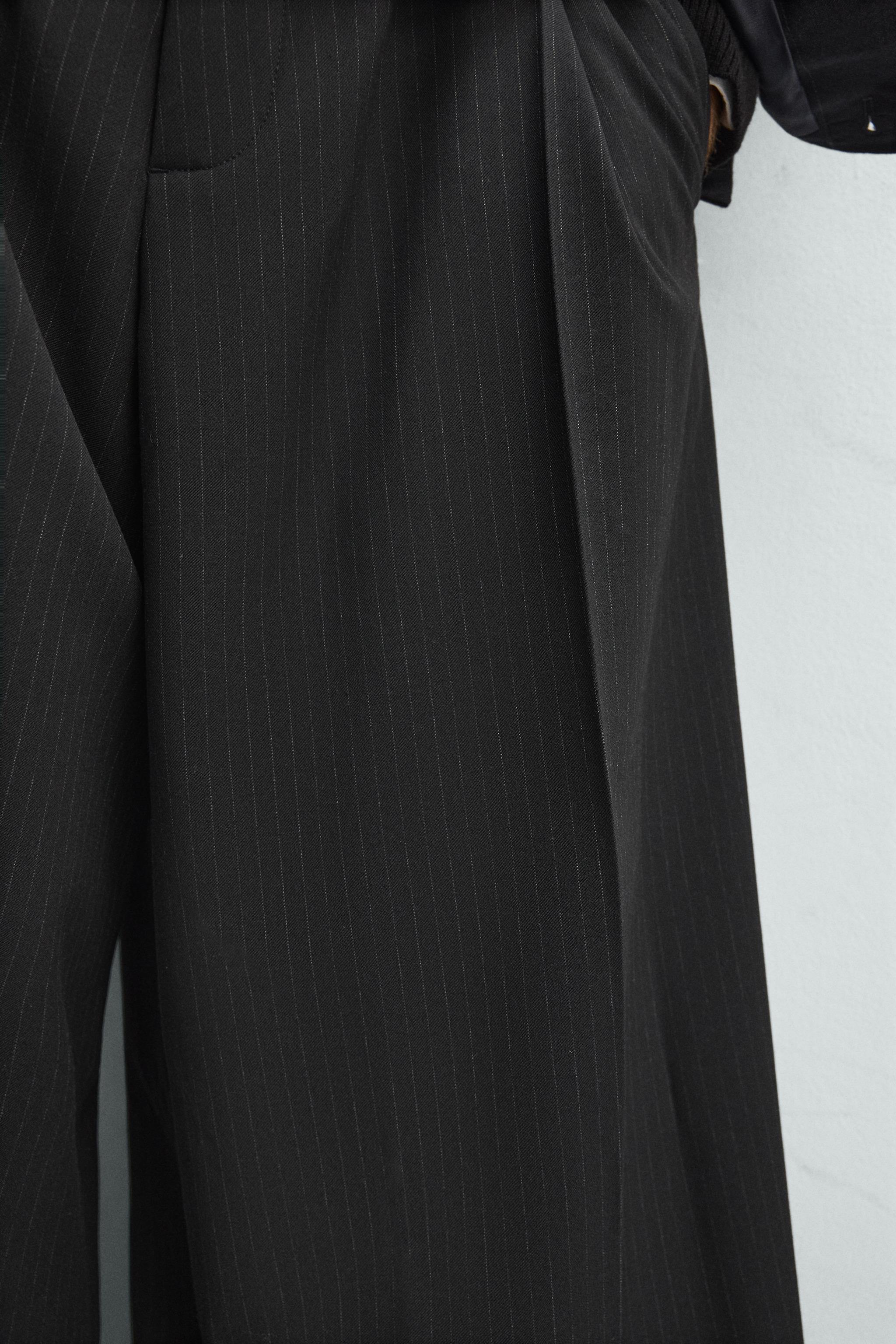 PLEATED WIDE FIT PANTS