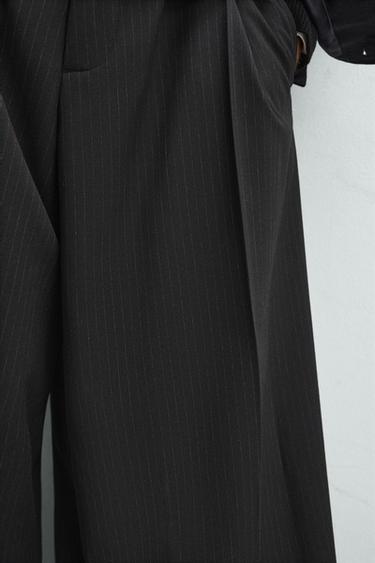 PANTALON COUPE LARGE À PLIS - rayures de Zara - Image 4