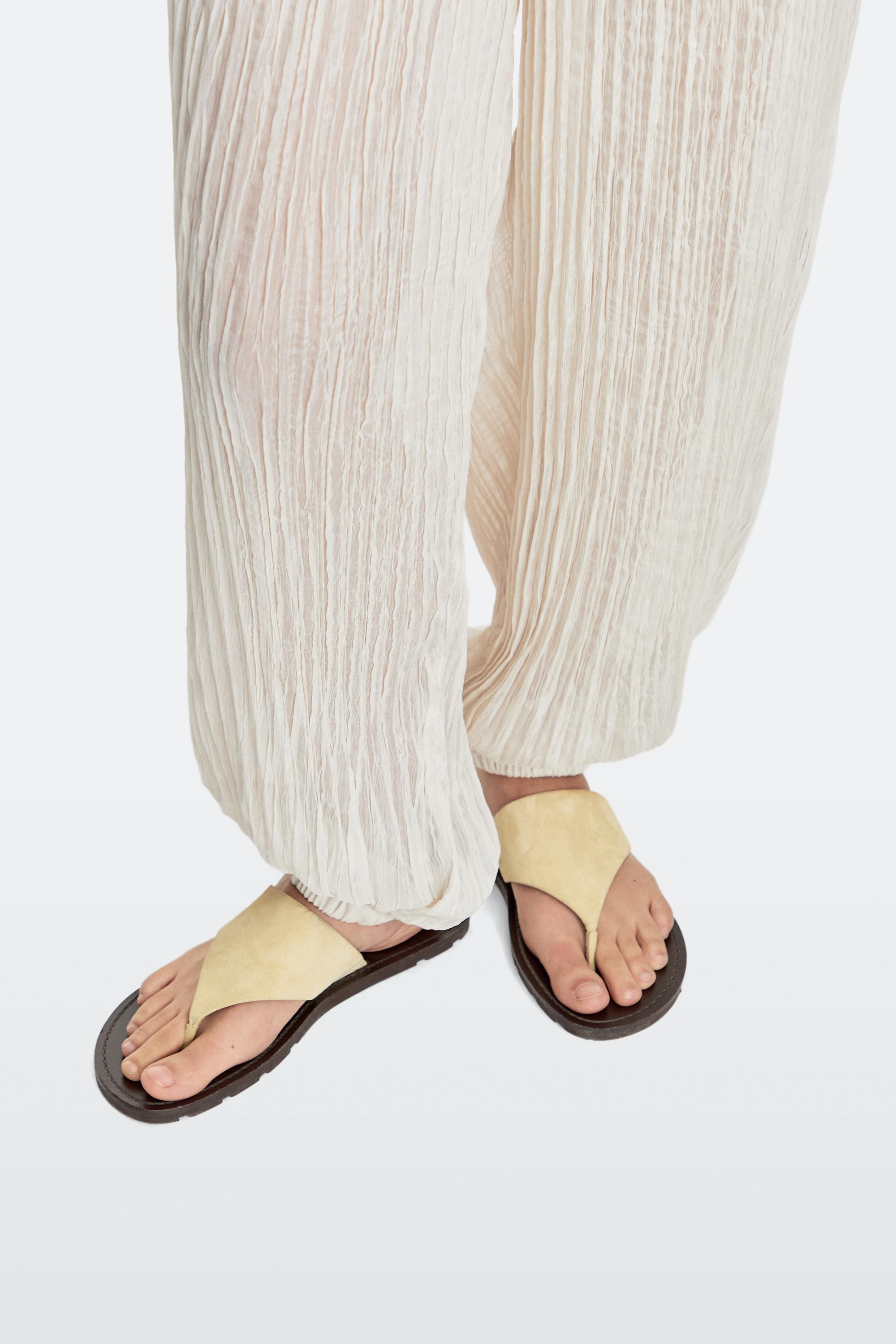 Split leather toe divider sandals