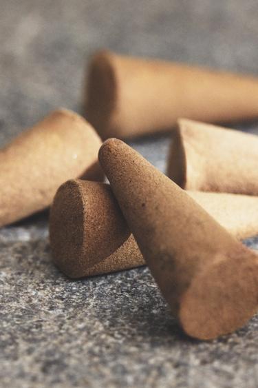 PACK OF SACRED WOODS SCENTED INCENSE CONES (PACK OF 10) - Oyster-white by Zara - Image 5
