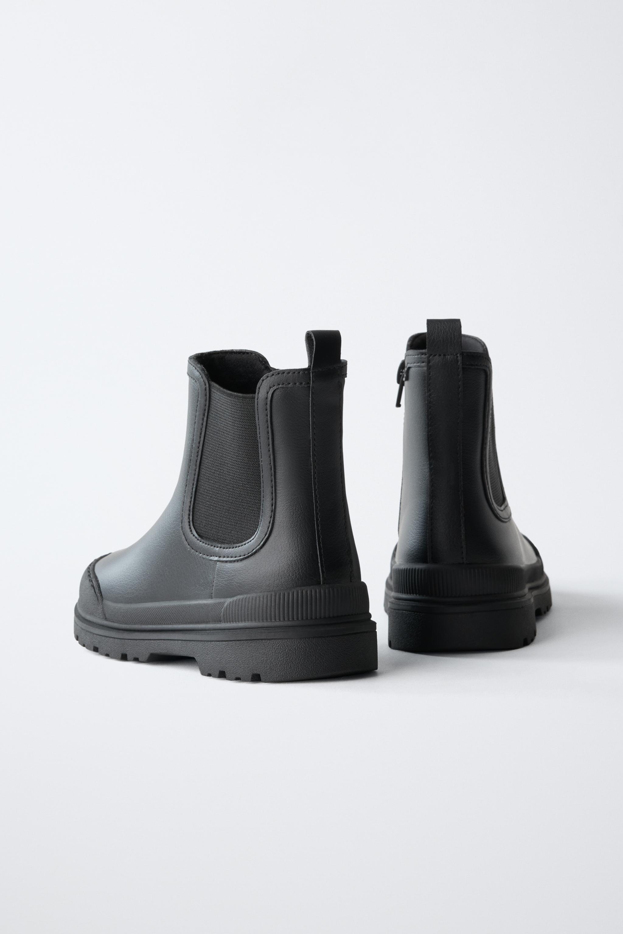 CHELSEA BOOTS