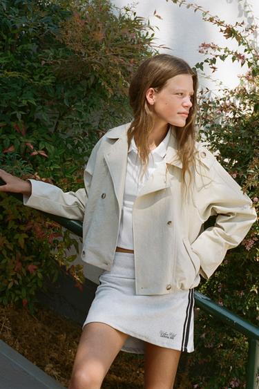 TRENCH CORTO BAJO GOMA - Crudo medio de Zara