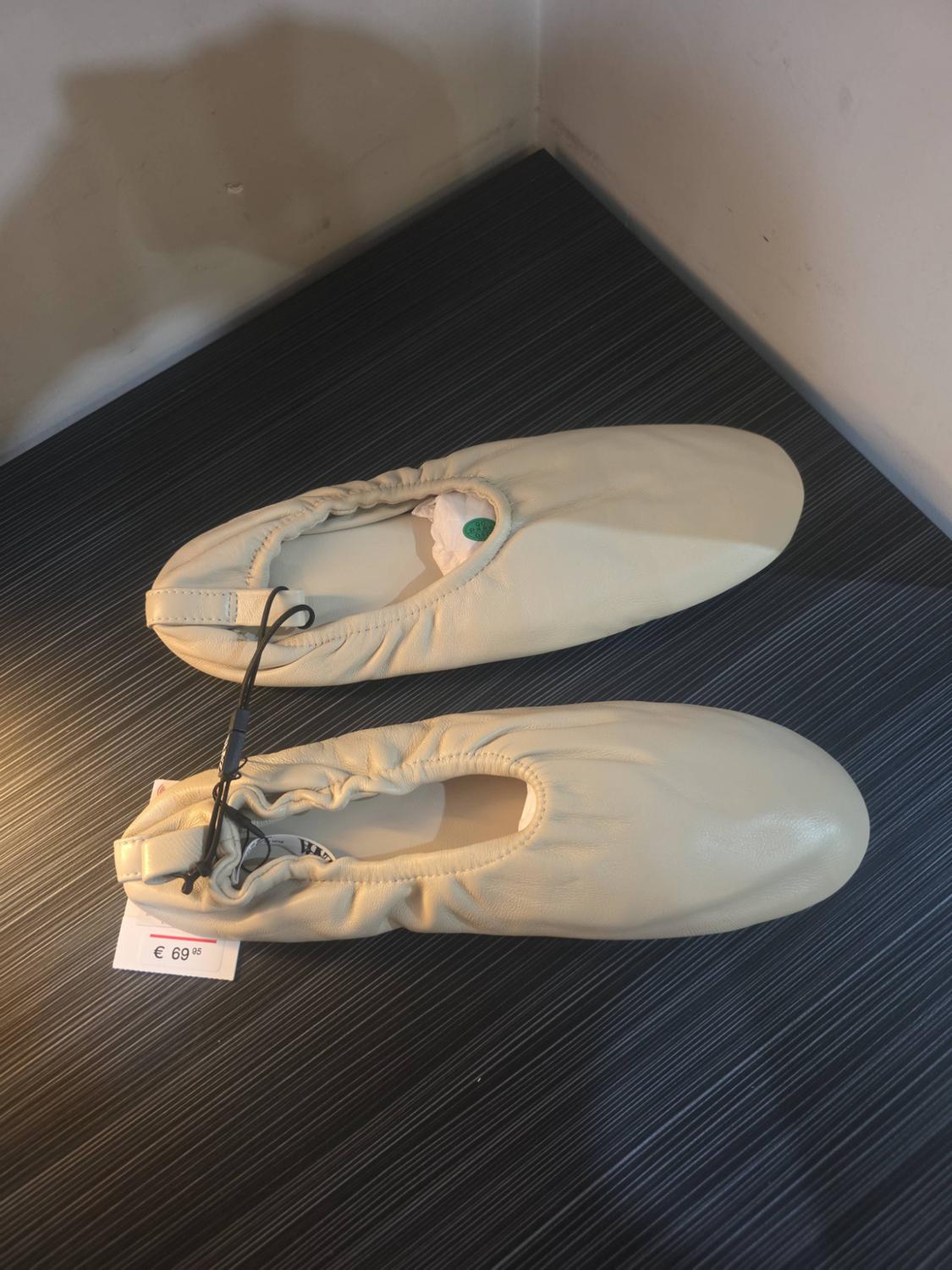 100% LEATHER LIMITED EDITION PUMPS - Image 5