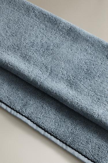 SERVIETTE DE BAIN SURPIQÛRE ONDULÉE - Bleu clair de Zara - Image 3
