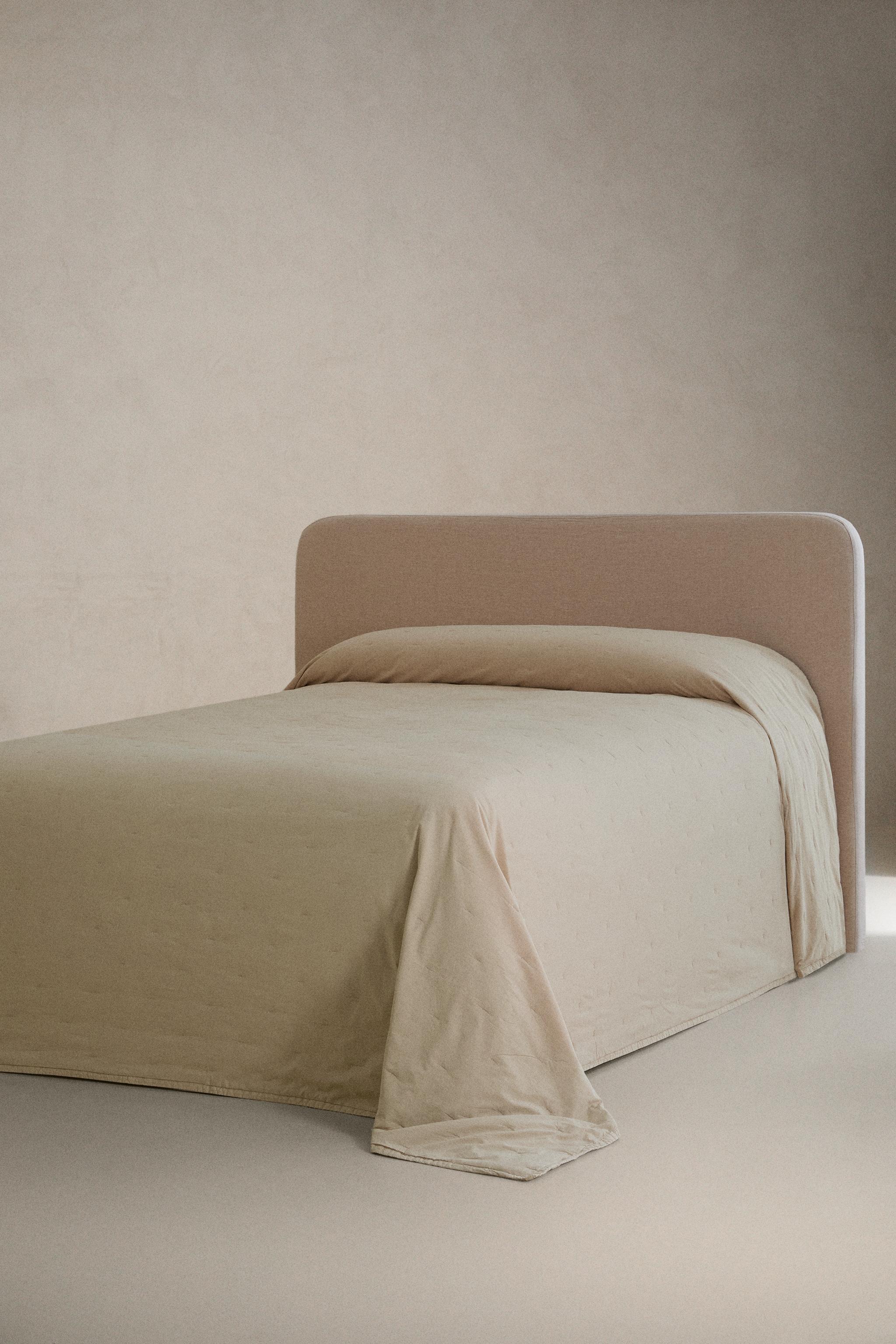 QUILTED PERCALE COTTON QUILT WITH DOTS