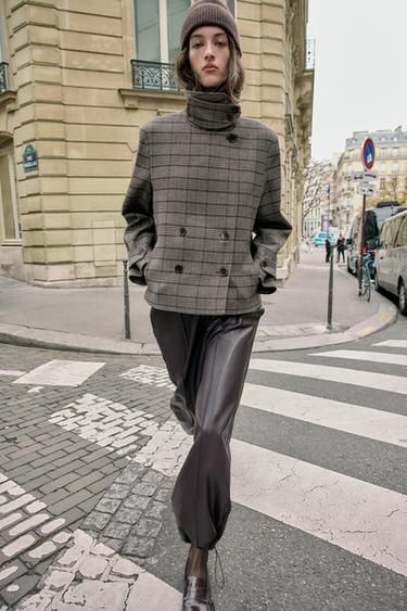 PANTALON BOUFFANT MATIÈRE SYNTHÉTIQUE - Marron foncé de Zara - Image 2