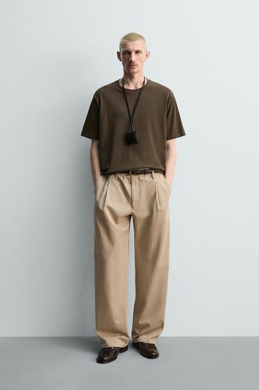 טי שירט REGULAR FIT מכותנה מעורבת - חום של Zara