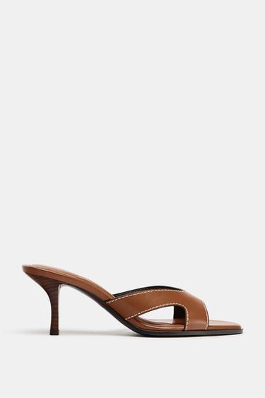 SANDALES À TALONS SURPIQÛRES - Marron de Zara