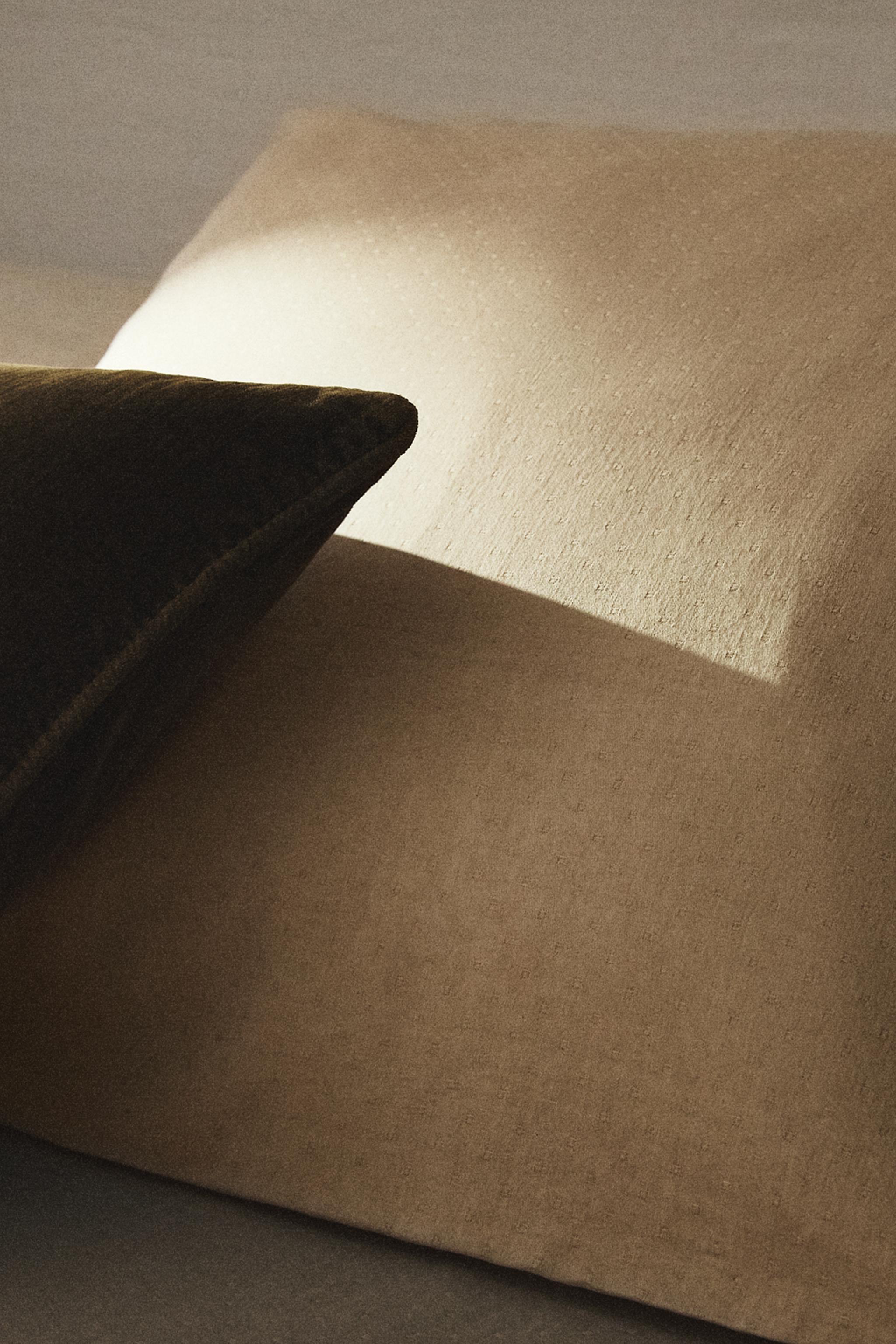 TEXTURED COTTON PILLOWCASE