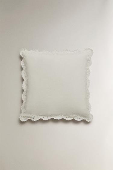 COUSSIN LIN BRODÉ - Blanc cassé de Zara - Image 0