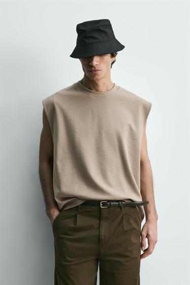 تيشرت TANK بقصة CROPPED - فيسون فاتح الخاص بـ Zara