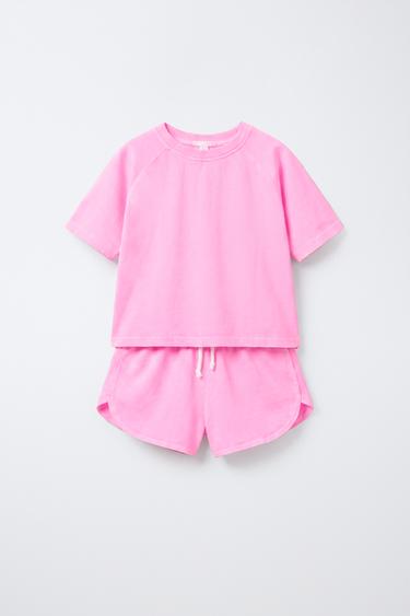 طقم JOGGING تيشرت وبرمودا سادة - وردي فلور الخاص بـ Zara