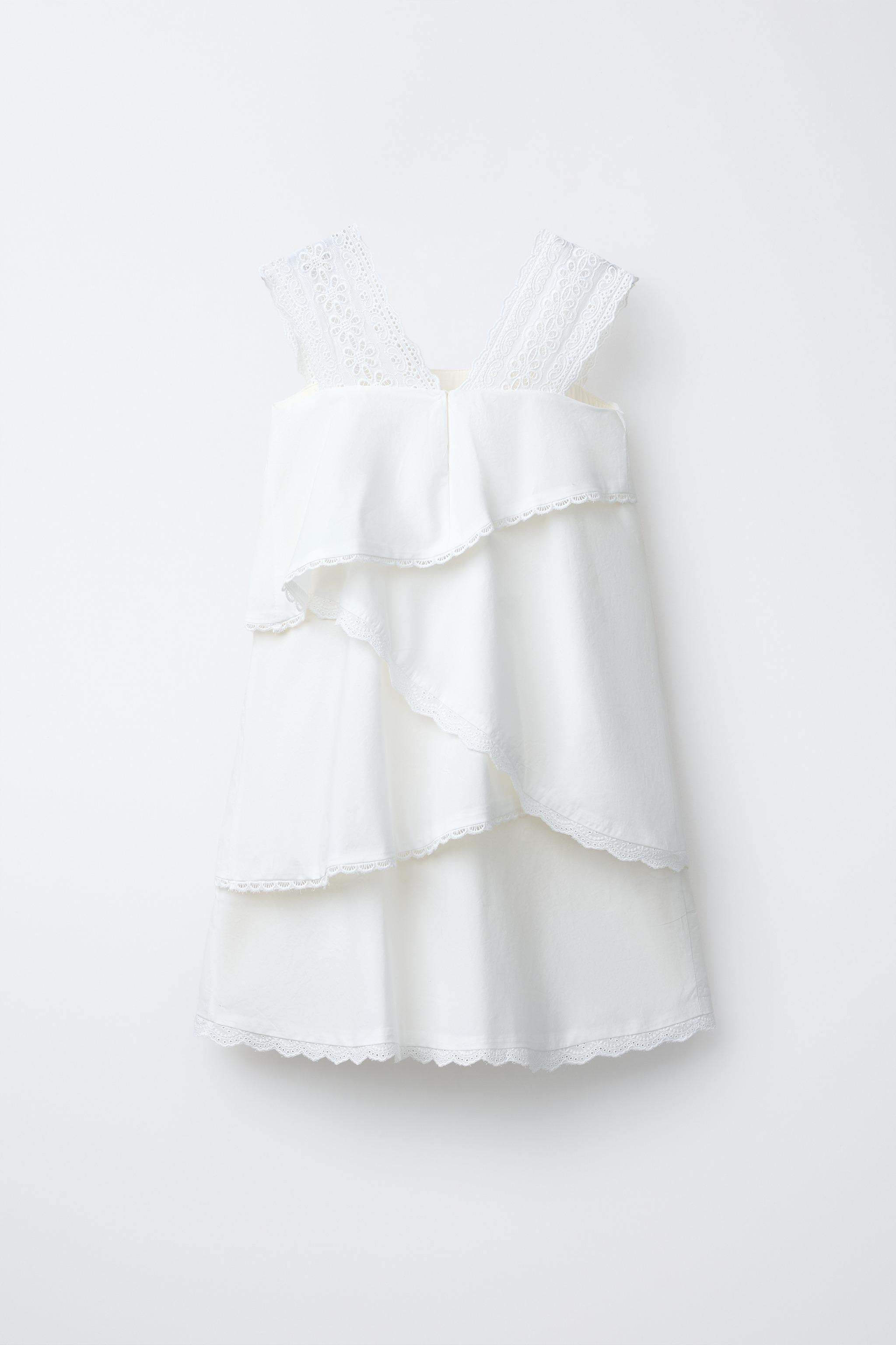 ROBE À CAPES ROMANTIQUE BRODÉE
