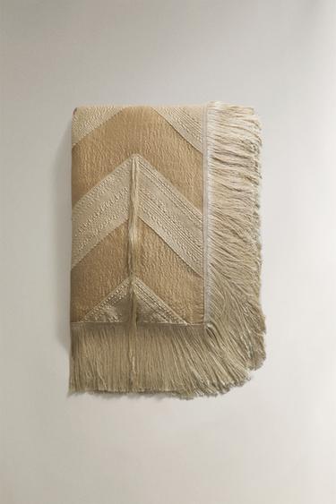 MULTI-PURPOSE ZIGZAG BLANKET WITH FRINGING | MARISA BERENSON - Golden by Zara - Image 3