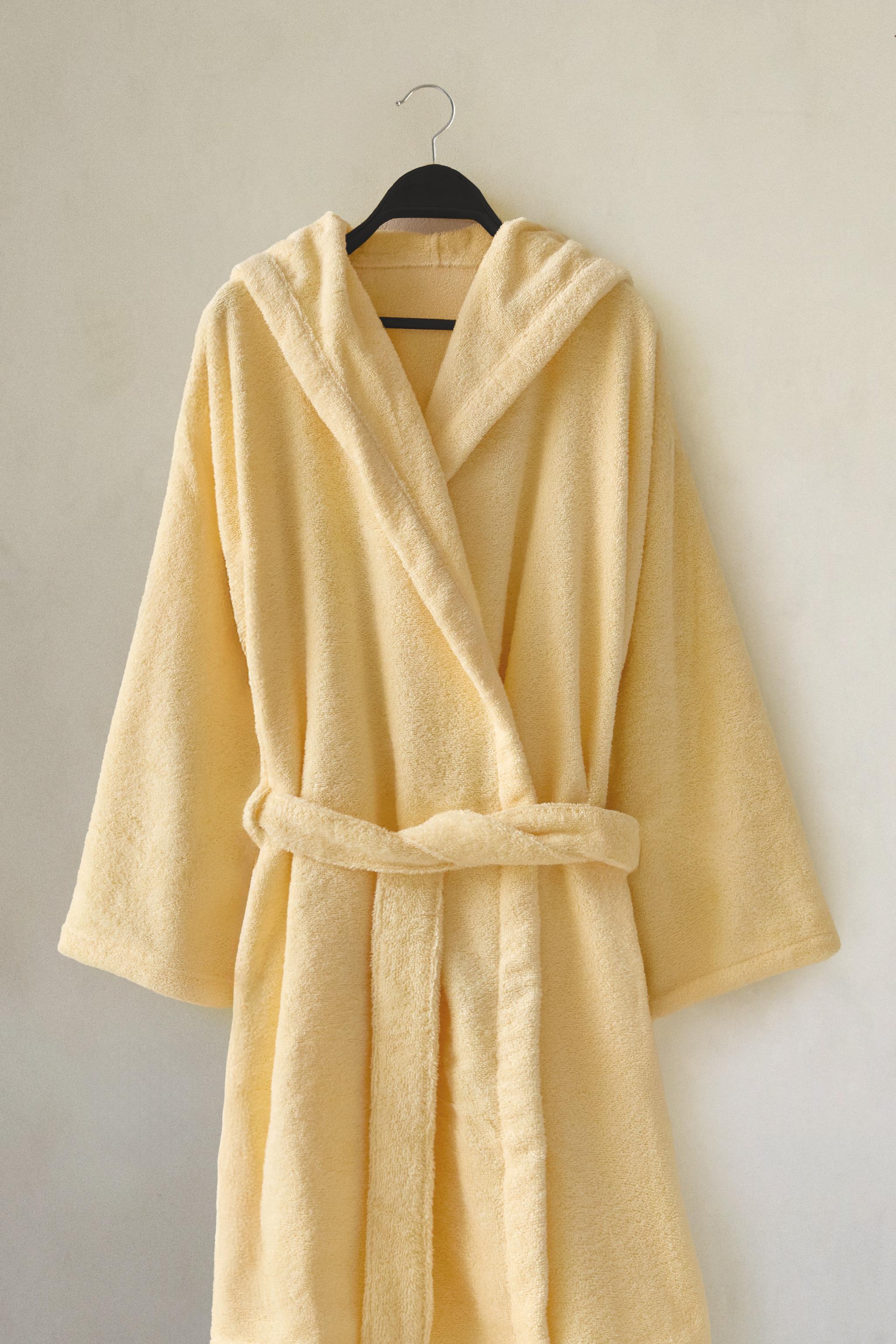 HOODED BATHROBE (360 GXM²) — Light yellow