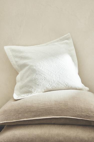 GEOMETRIC PATTERN CUSHION COVER - Ecru by Zara