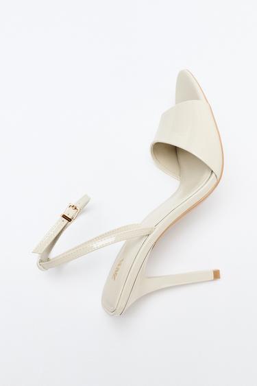 Zara PATENT FINISH HEELED SANDALS - Ecru