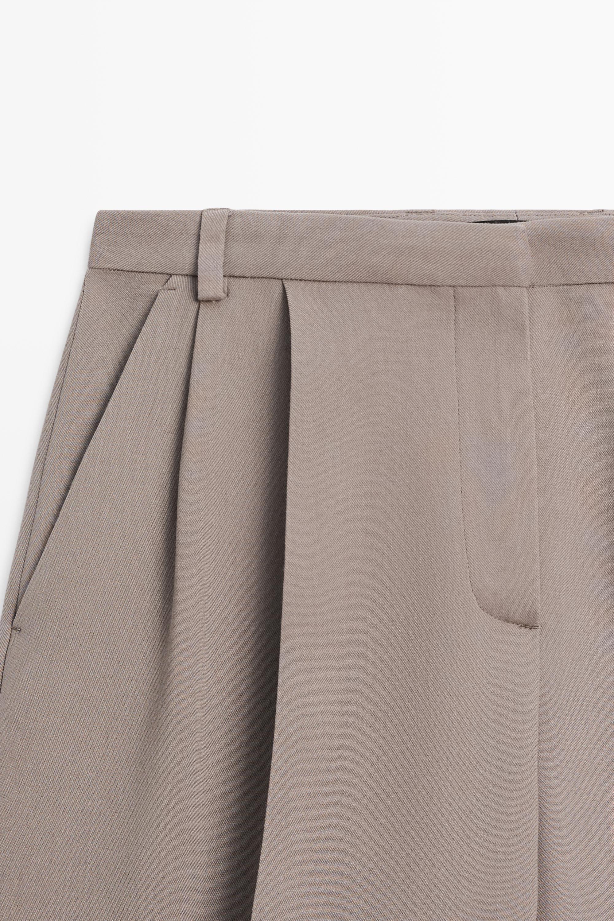 Flowing long wide-leg Bermuda shorts