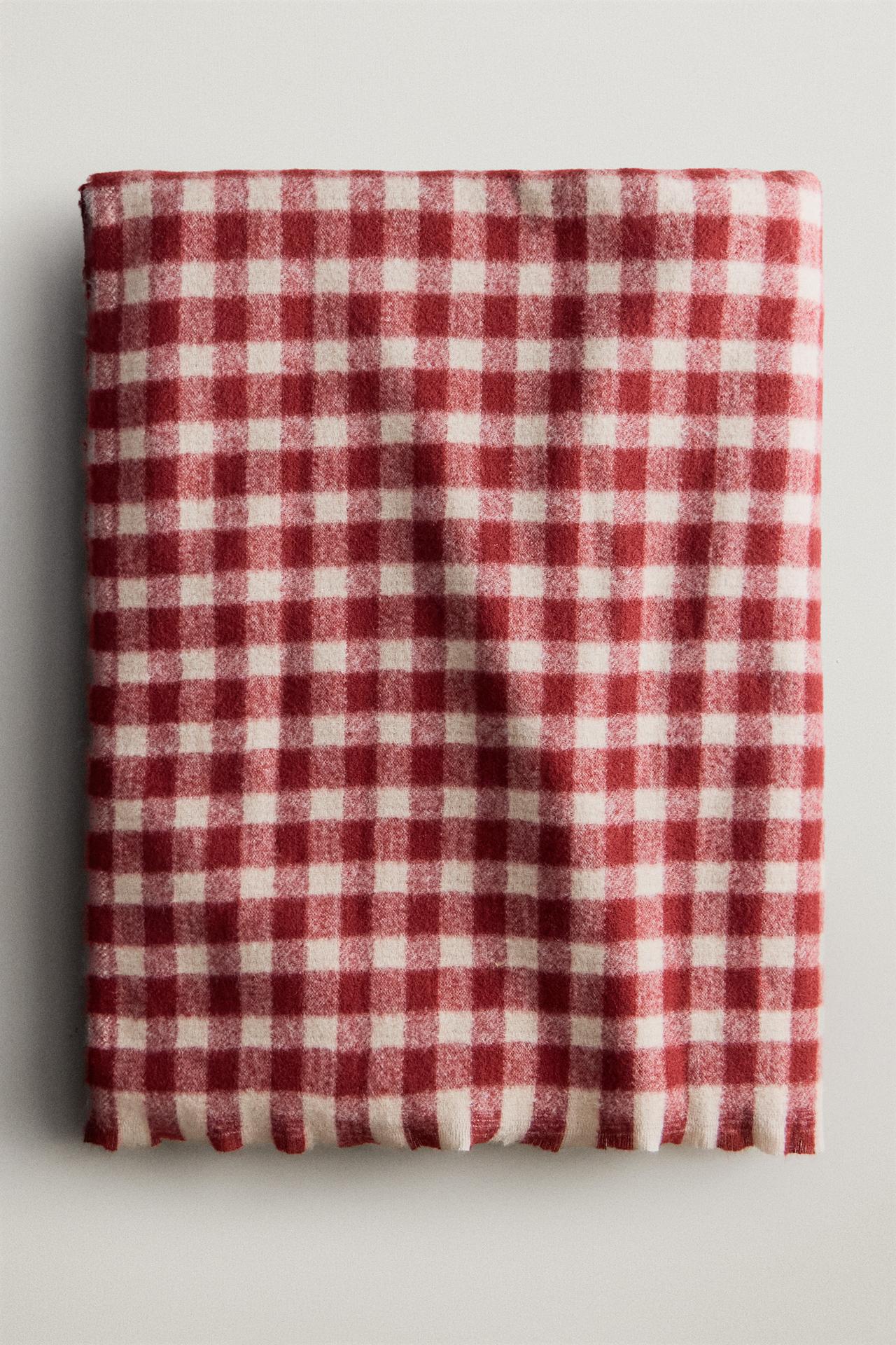 CHRISTMAS GINGHAM FRINGE BLANKET — Red