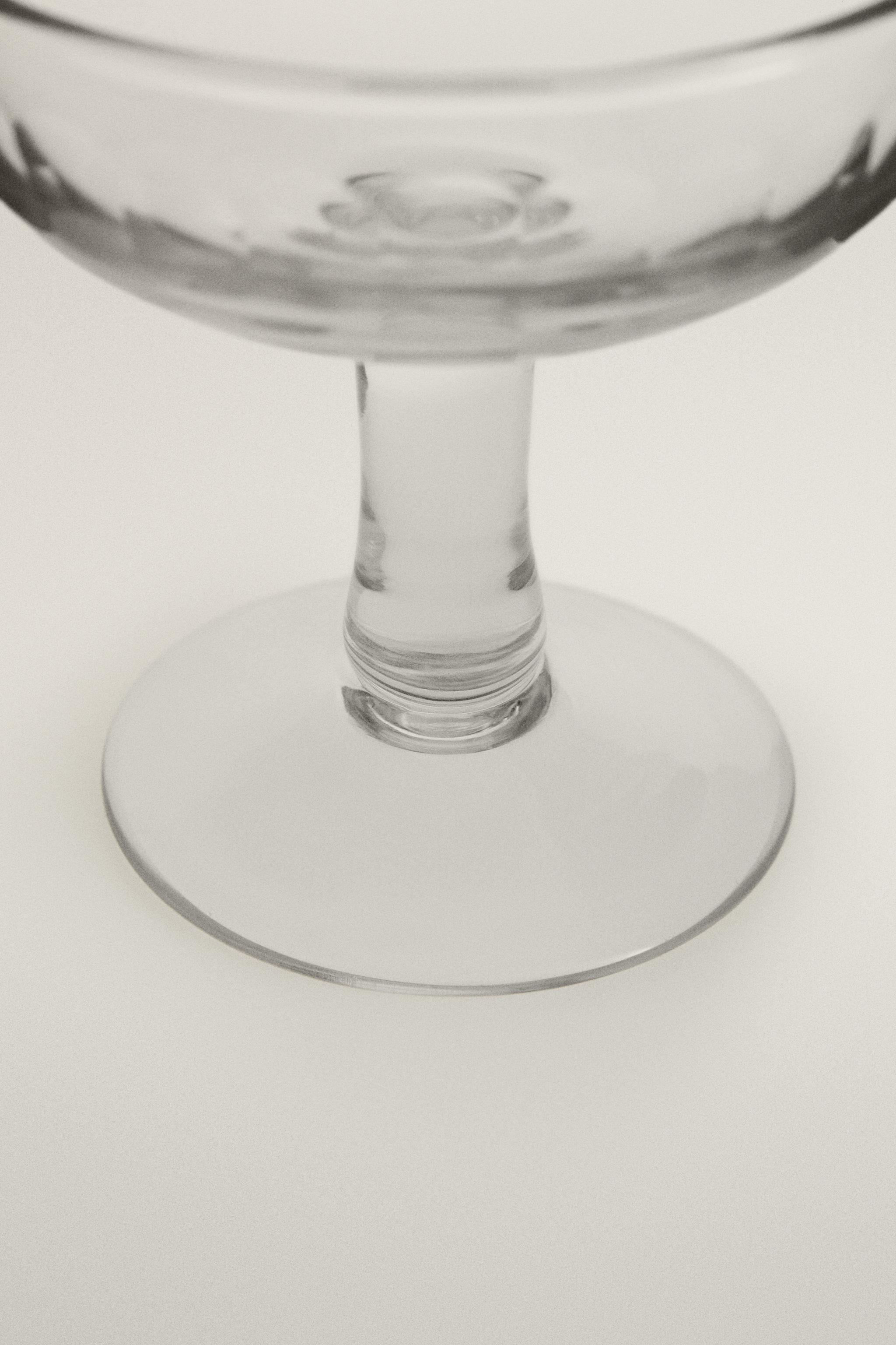 VERRE À VIN RELIEF VERTICAL