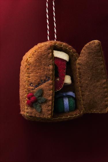 FELT WARDROBE CHRISTMAS DECORATION — Brown 1
